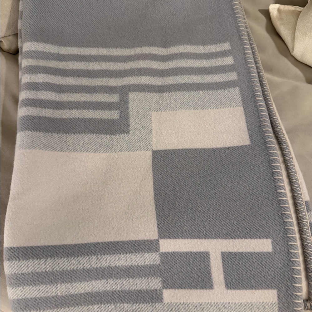 Hermes Gray and White Patterned Throw